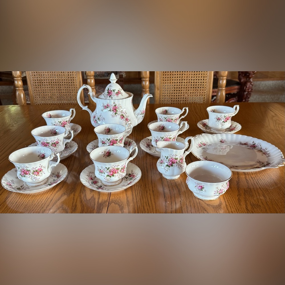 Royal Albert Lavender Rose Tea Set Teapot  + 8Set Cups & Saucers + Serving Plate